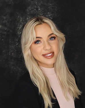  Emma Hutt Headshot.